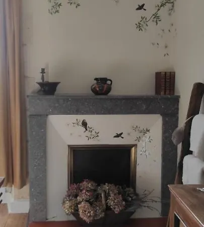 Logis Du Poirier Bed & Breakfast *