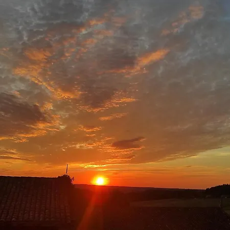 Nocleg ze śniadaniem Logis Du Poirier 3*