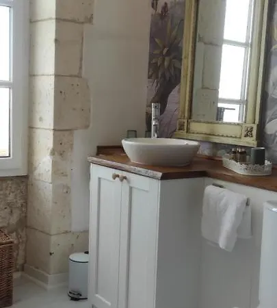 Nocleg ze śniadaniem Logis Du Poirier 3*