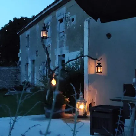 Logis Du Poirier Bed & Breakfast Juignac