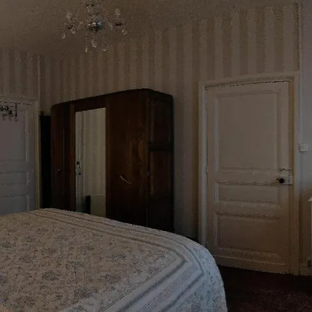 Nocleg ze śniadaniem Logis Du Poirier 3*