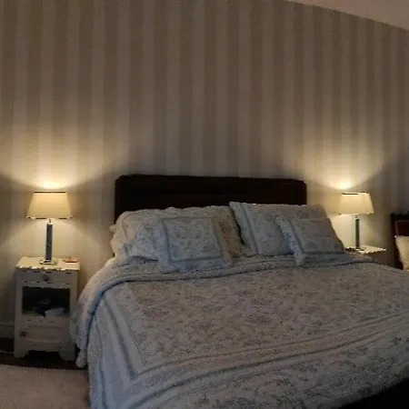 Logis Du Poirier Bed & Breakfast
