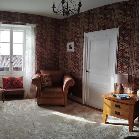 Logis Du Poirier Juignac