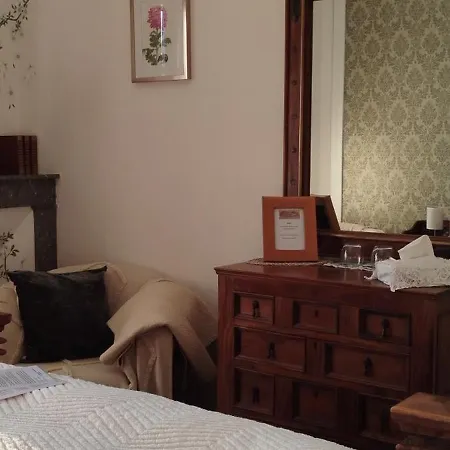 Logis Du Poirier Bed & Breakfast