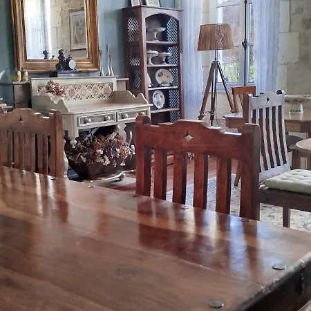 Logis Du Poirier Bed & Breakfast *
