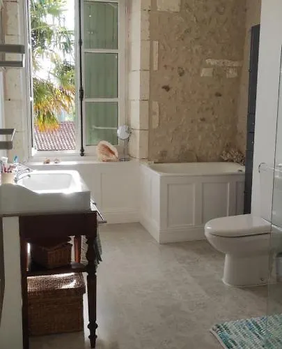 Logis Du Poirier Alojamento de Acomodação e Pequeno-almoço 3*