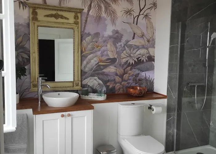 Logis Du Poirier Alojamento de Acomodação e Pequeno-almoço Juignac