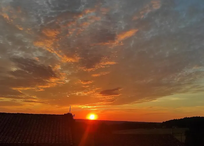 Alojamento de Acomodação e Pequeno-almoço Logis Du Poirier 3*