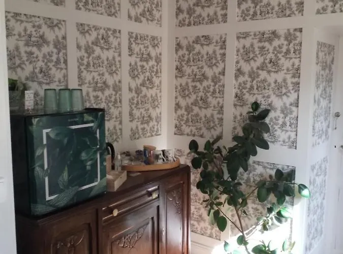 Logis Du Poirier Alojamento de Acomodação e Pequeno-almoço Juignac