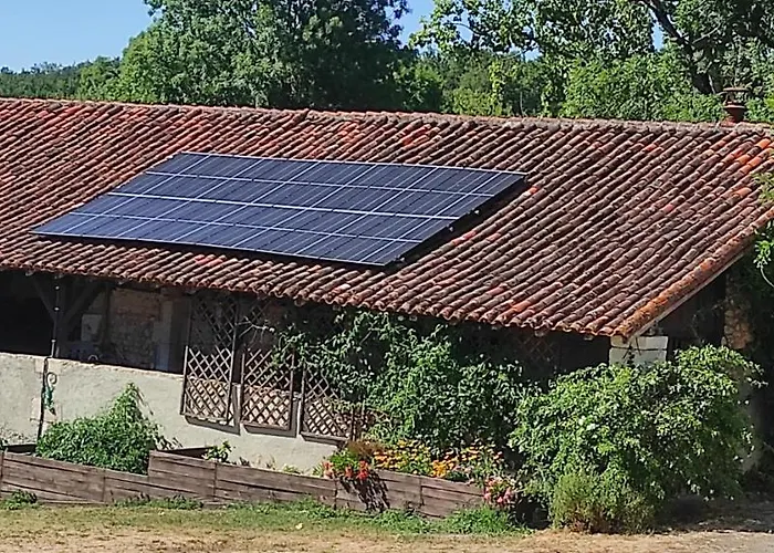 Alojamento de Acomodação e Pequeno-almoço Logis Du Poirier 3*
