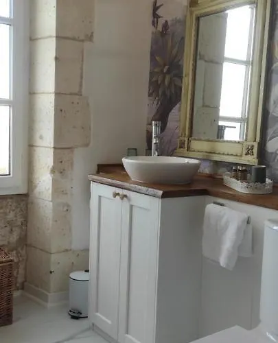 Alojamento de Acomodação e Pequeno-almoço Logis Du Poirier 3*