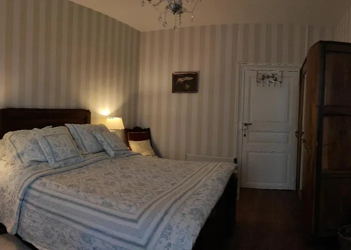 Logis Du Poirier Alojamento de Acomodação e Pequeno-almoço 3*