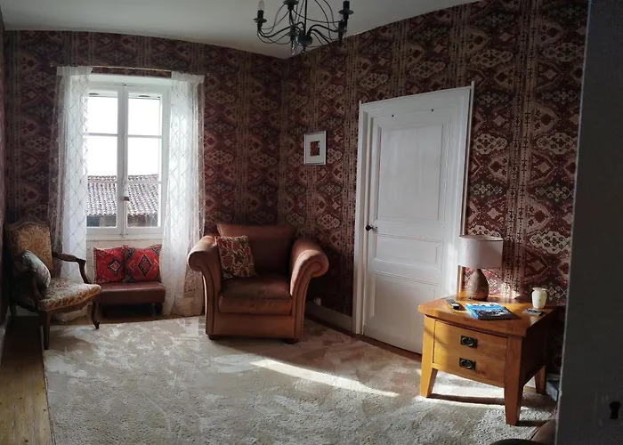 Logis Du Poirier Juignac